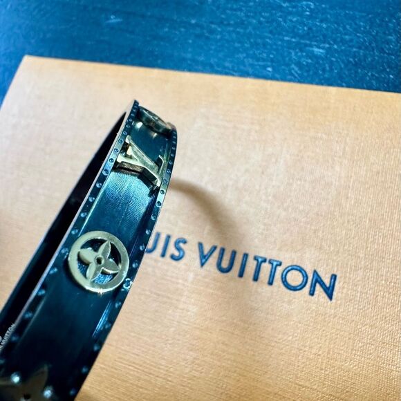 Louis Vuitton Black Enamel Gold Metal LV Motif Bangle – Medium - Picture 8 of 16